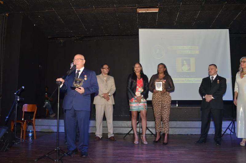 Professor recebeu dois prêmios na cerimônia | Foto: Divulgação