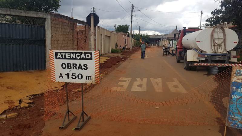 Moradores reclamam de serviços deixados por empresa de saneamento | Foto: Folha Z