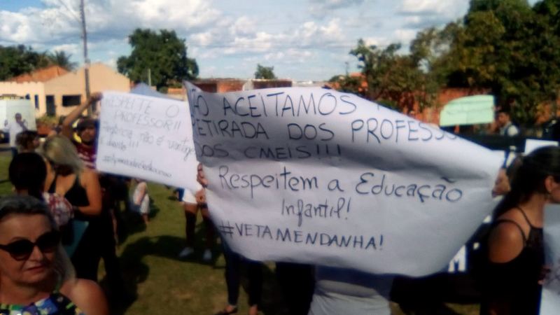 Visita de Temer em Aparecida tem protesto de professores | Foto: Leitor / Folha Z