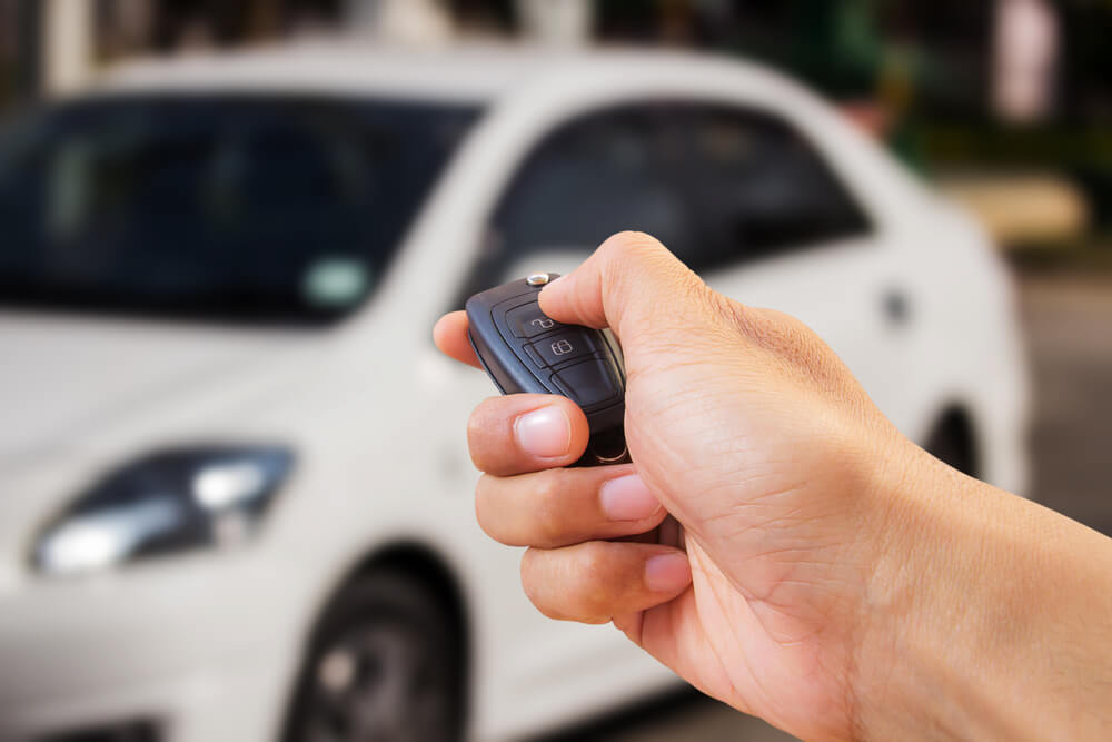 Teste o controle do carro anteriormente, para conhecer como ele funciona e para saber a distância máxima de acionamento | Foto: Reprodução