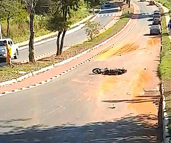 Motociclista morre na hora após acidente gravíssimo em Aparecida | Foto: Leitor / Folha Z