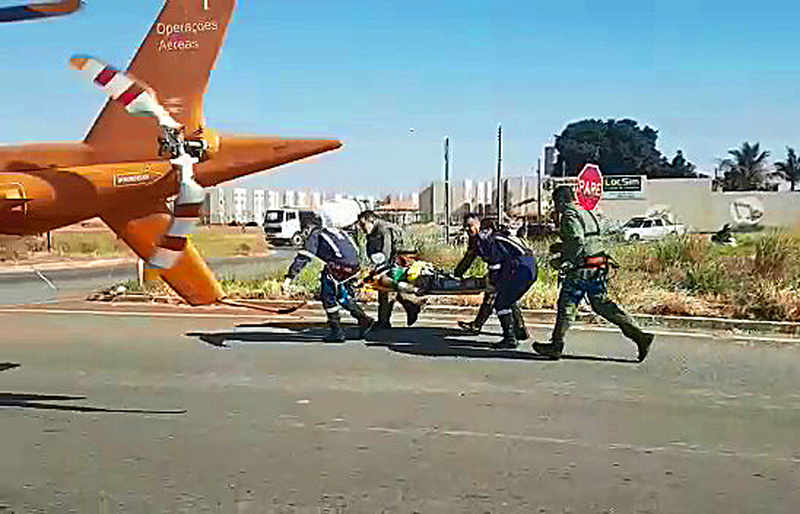 Mulher cai de carro em movimento e é arrastada em Aparecida | Foto: Divulgação / Bombeiros