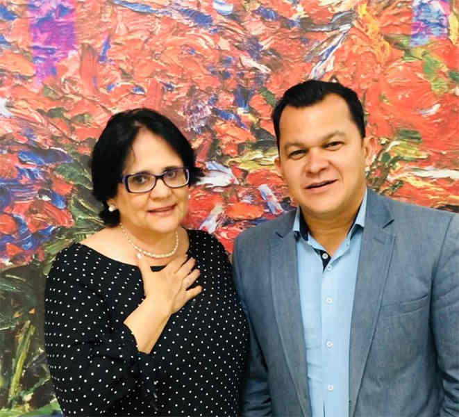 Ministra da Mulher, Família e Direitos Humanos, Damares Alves, e secretário Executivo de Juventude de Aparecida, Hanléryo Arantes | Foto: Reprodução