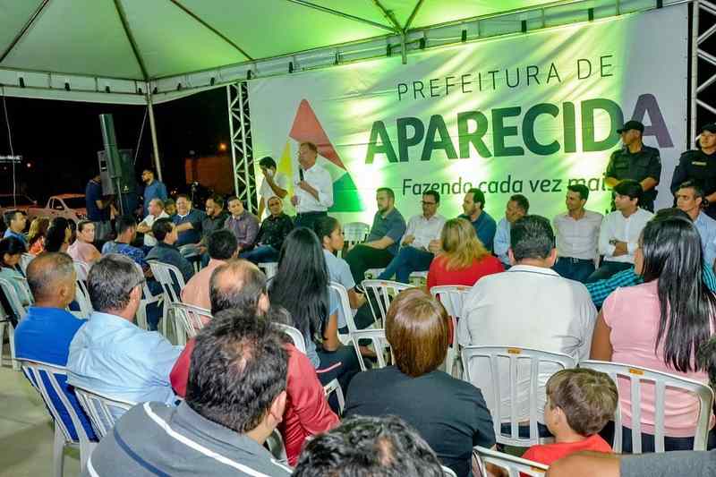 Inauguração da praça Geni Rodrigues Alves, no Buriti Sereno, na noite dessa segunda, 26 | Foto: Divulgação / Prefeitura de Aparecida