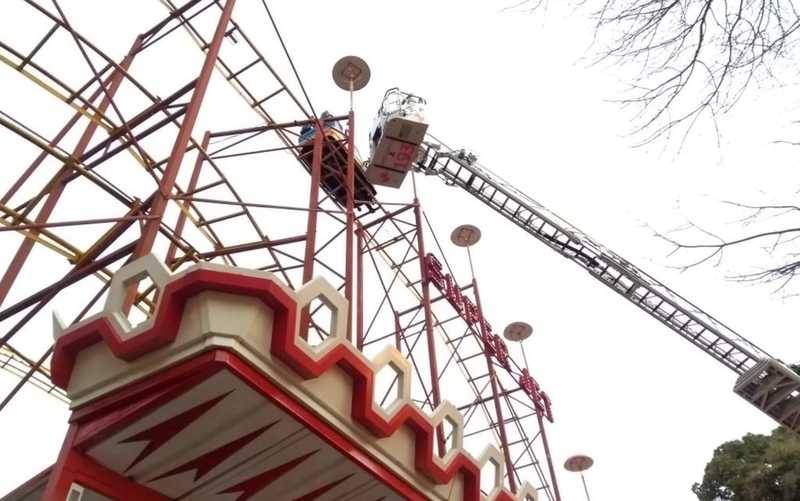 Bombeiros fazem resgate em montanha-russa no Parque Mutirama | Foto: Divulgação / CBMGO