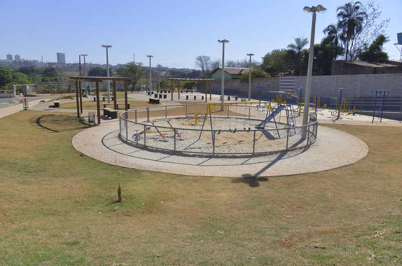 Praça Elísio Gonçalves Guimarães, localizada na Rua das Margaridas, no bairro Jardim Maria Inês | Foto: Enio Medeiros