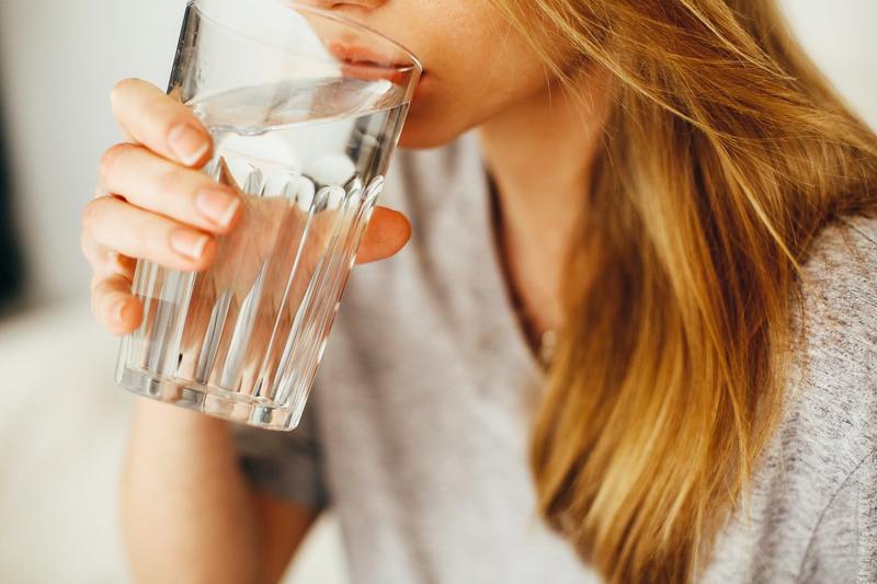 e verdade que agua gelada faz mal a saude