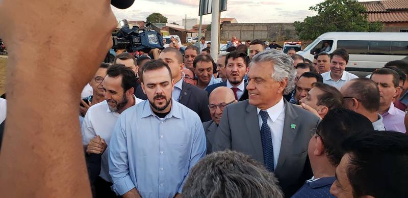 Prefeito de Aparecida Gustavo Mendanha e governador de Goiás Ronaldo Caiado. Ao fundo, vice-prefeito Veter Martins e os deputados federais Professor Alcides (PP) e Glaustin da Fokus (PSC) | Foto: Folha Z