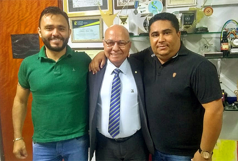 Empresário Onomar Novais, deputado federal Professor Alcides e líder político Adriano Silva | Foto: Reprodução