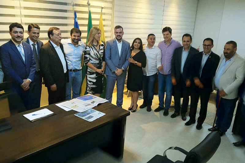 Prefeito Gustavo Mendanha apresentou seu gabinete a convidados | Foto: Folha Z