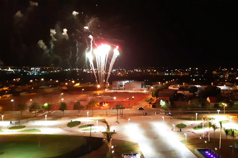 Convidados tiveram vista privilegiada de fogos de artifício disparados em frente ao Paço | Foto: Folha Z