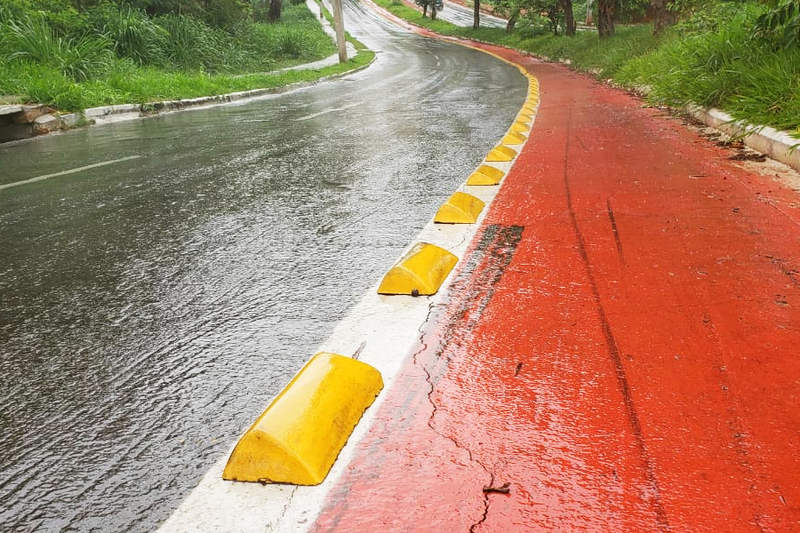 Asfalto na Av. Benedito de Toledo mostra sinais de rachaduras | Foto: Folha Z