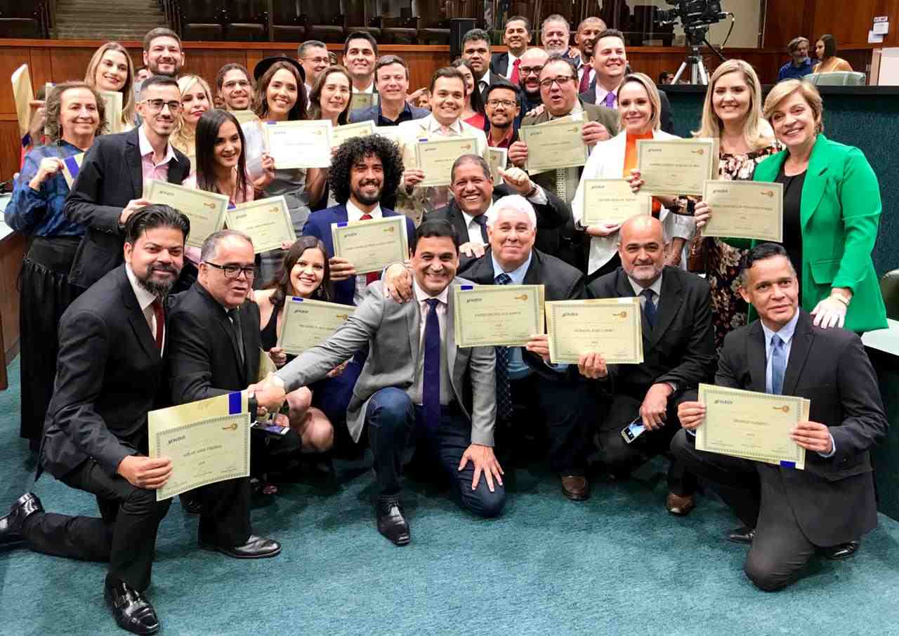 O deputado estadual Jeferson Rodrigues (Republicanos) realizou uma sessão especial para homenagear jornalistas que atuam em Goiás | Foto: Alego