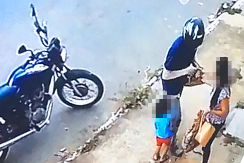 Vítima estava com uma criança quando foi assaltada | Foto: Reprodução