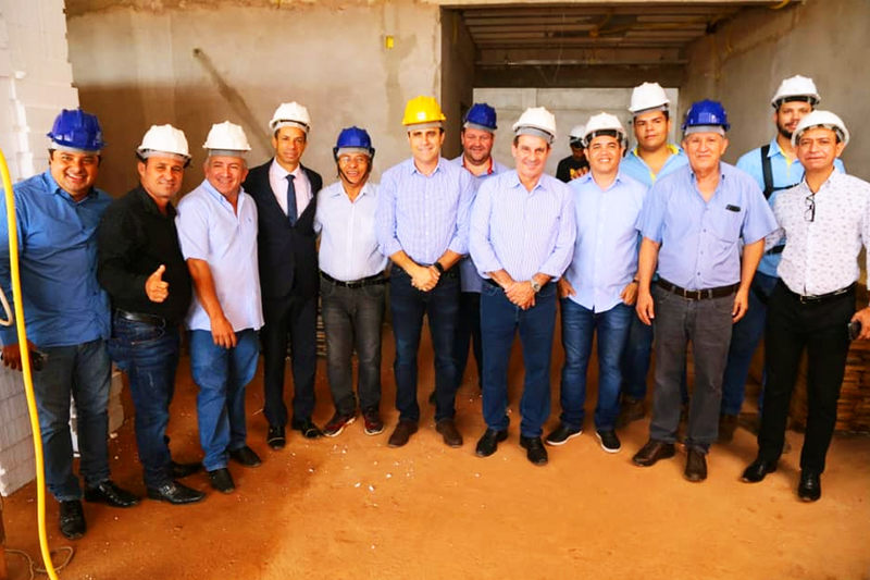 Presidente Vilmar Mariano apresenta obras da nova sede ao Senador Vanderlan Cardoso | Foto: Divulgação / Assessoria