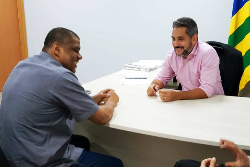 Vereador Cláudio Nascimento falou à reportagem durante visita ao gabinete do secretário de Governo Johnathan Medeiros | Foto: Folha Z