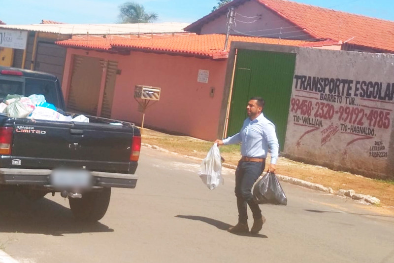 Moradores do Jardim Riviera estranham coleta de lixo em carro particular | Foto: Leitor / Folha Z