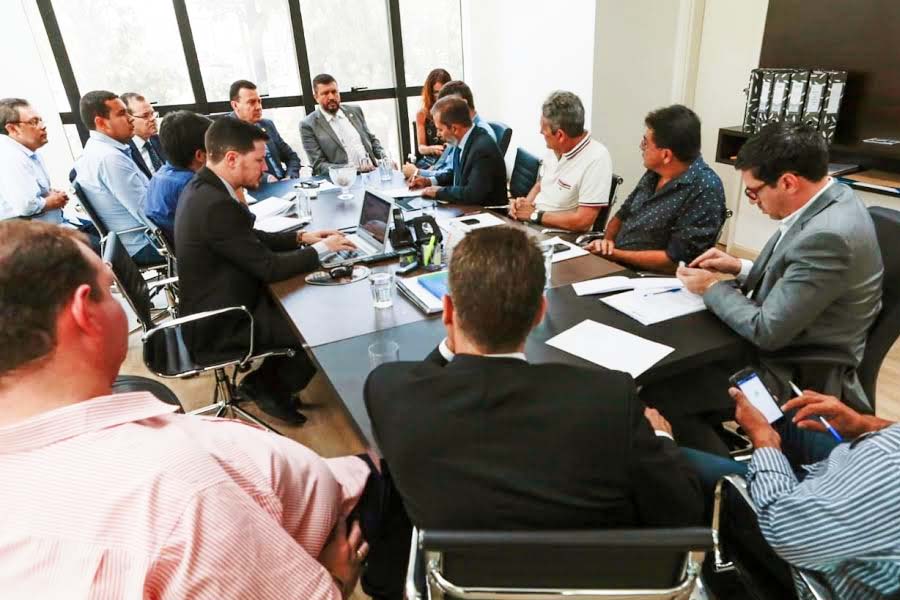 Definição pela construção do novo presídio em Apareicda ocorreu após reunião na sede da CODEGO nesta quarta-feira (15) com o MP-GO, DGAP, Goinfra, Prefeitura de Aparecida de Goiânia, ACIAG e o consórcio responsável pela construção do CEM | Foto: Divulgação / Governo de Goiás