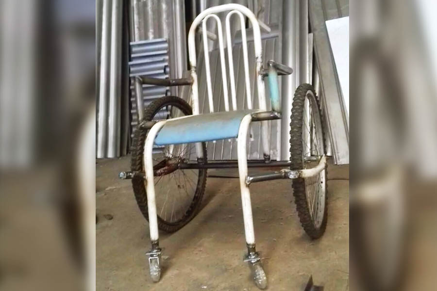 Cadeira de rodas construída com peças de bicicleta apreendida | Foto: Aurélio Mendanha