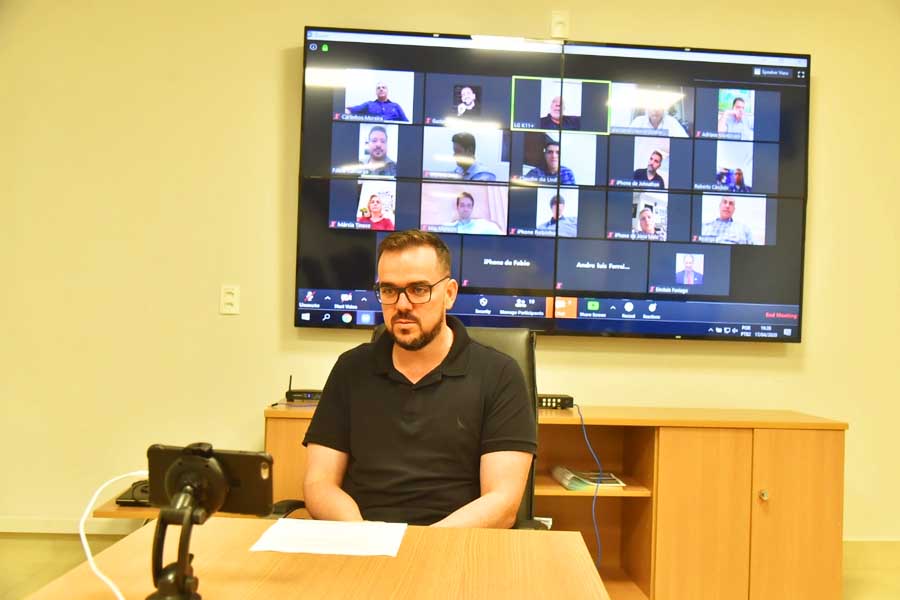 Prefeito de Aparecida, Gustavo Mendanha reuniu seu secretariado em videoconferência na 6ª feira (17) para definir próximos passos no combate à Covid-19 | Foto: Claudivino Antunes
