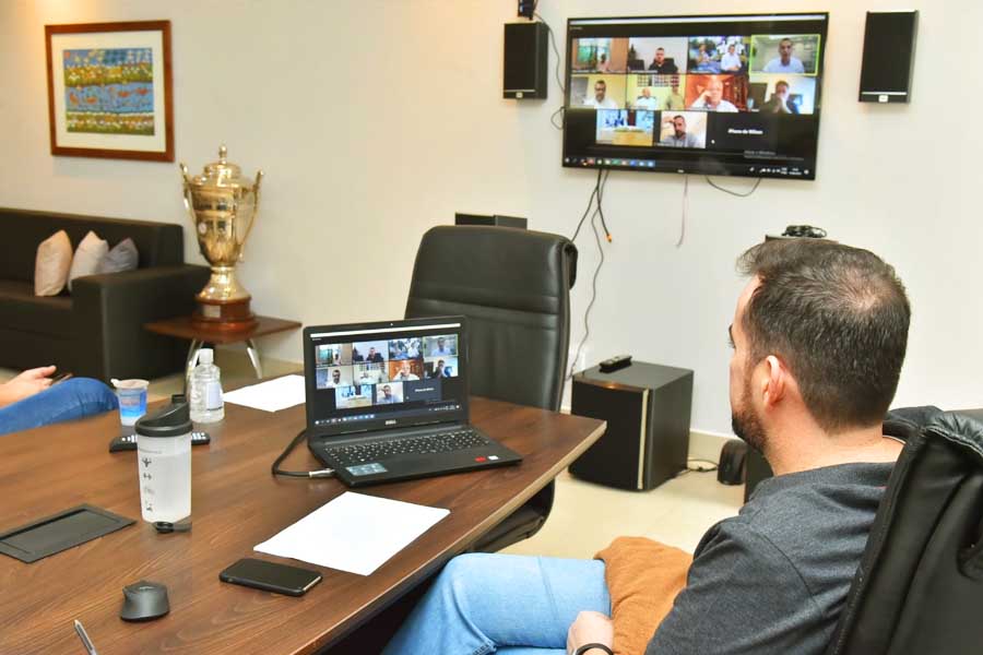 Gustavo Mendanha e Ronaldo Caiado discutem medidas sobre isolamento social por meio de videoconferência | Foto: Wigor Vieira