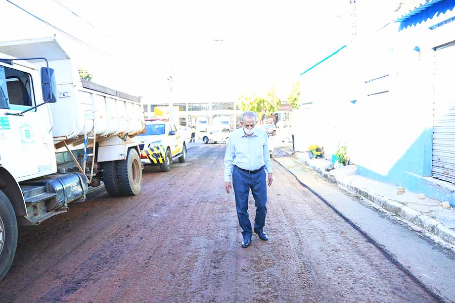 Prefeito Iris Rezende durante vistoria dos trabalhos em Campinas | Foto: Divulgação/Prefeitura de Goiânia