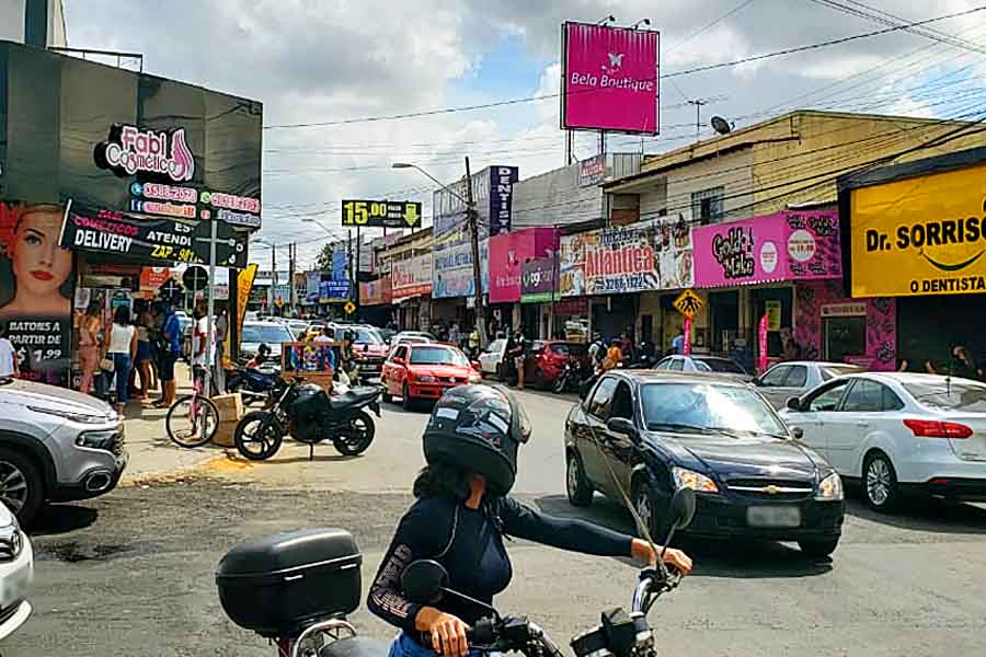 Comércio do Garavelo registrou movimentação intensa no sábado (16) | Foto: Folha Z