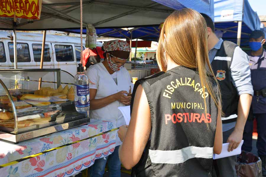 Fiscalização também é realizada em feiras livres | Foto: Wigor Vieira