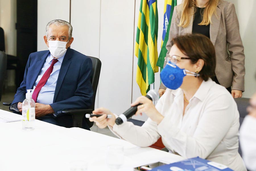Prefeito Iris Rezende e secretária de Saúde Fátima Mrué | Foto: Divulgação