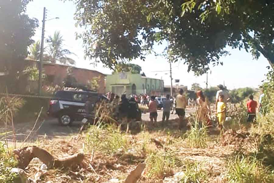 Ocorrência foi registrada na Rua 70, próximo a lotes baldios na região, que é residencial | Foto: Leitor/FZ