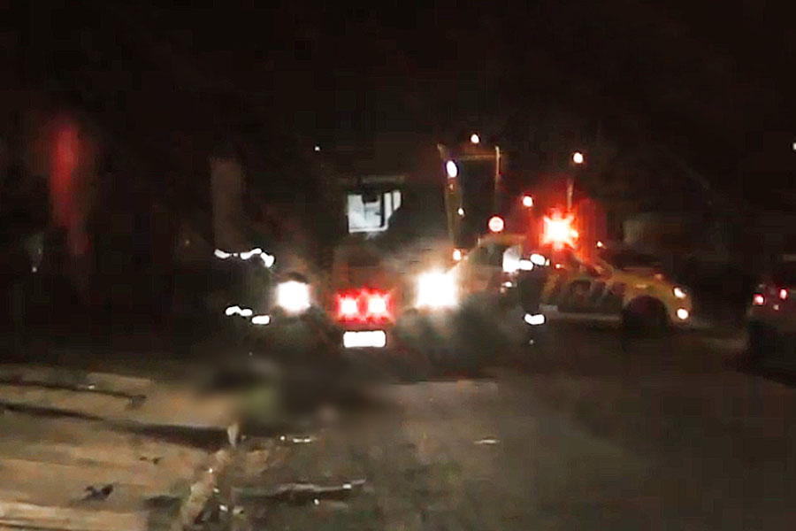 Homem de 47 anos estava na frente de casa quando foi morto a tiros na rua Uirapuru, no Colina Azul, em Aparecida | Foto: Leitor/FZ