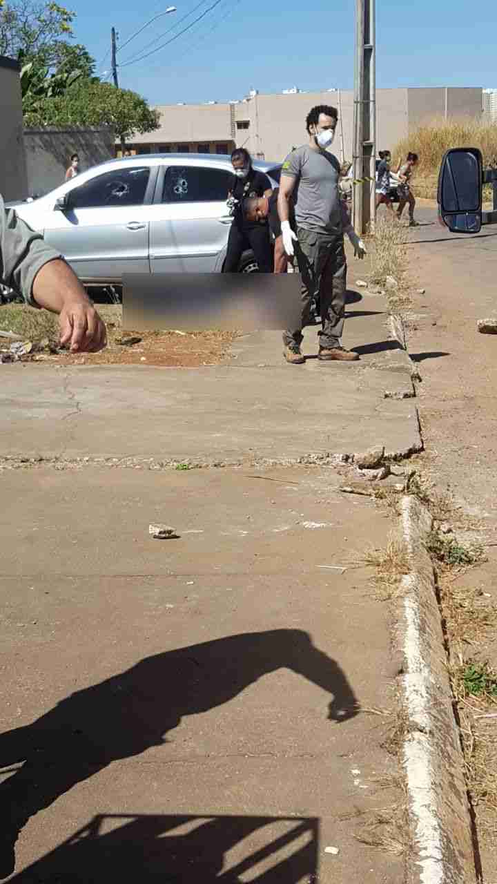 jovem morto tiros Bairro Goiá Goiânia