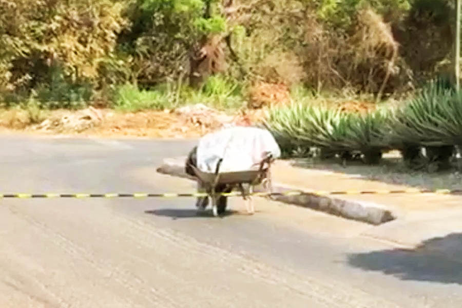 Corpo foi abandonado na Rua Coronel José Augusto, no Parque Veiga Jardim, em Aparecida | Foto: Reprodução