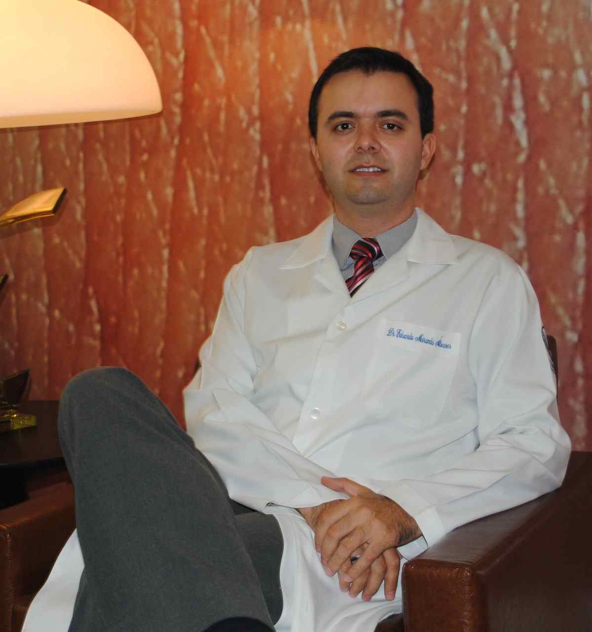 dermatologista Eduardo Alvares