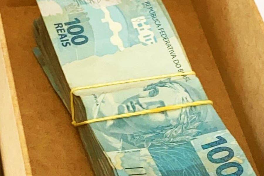 Dinheiro vivo apreendido na sala do padre na sede da Afipe | Foto: Divulgação/MP-GO