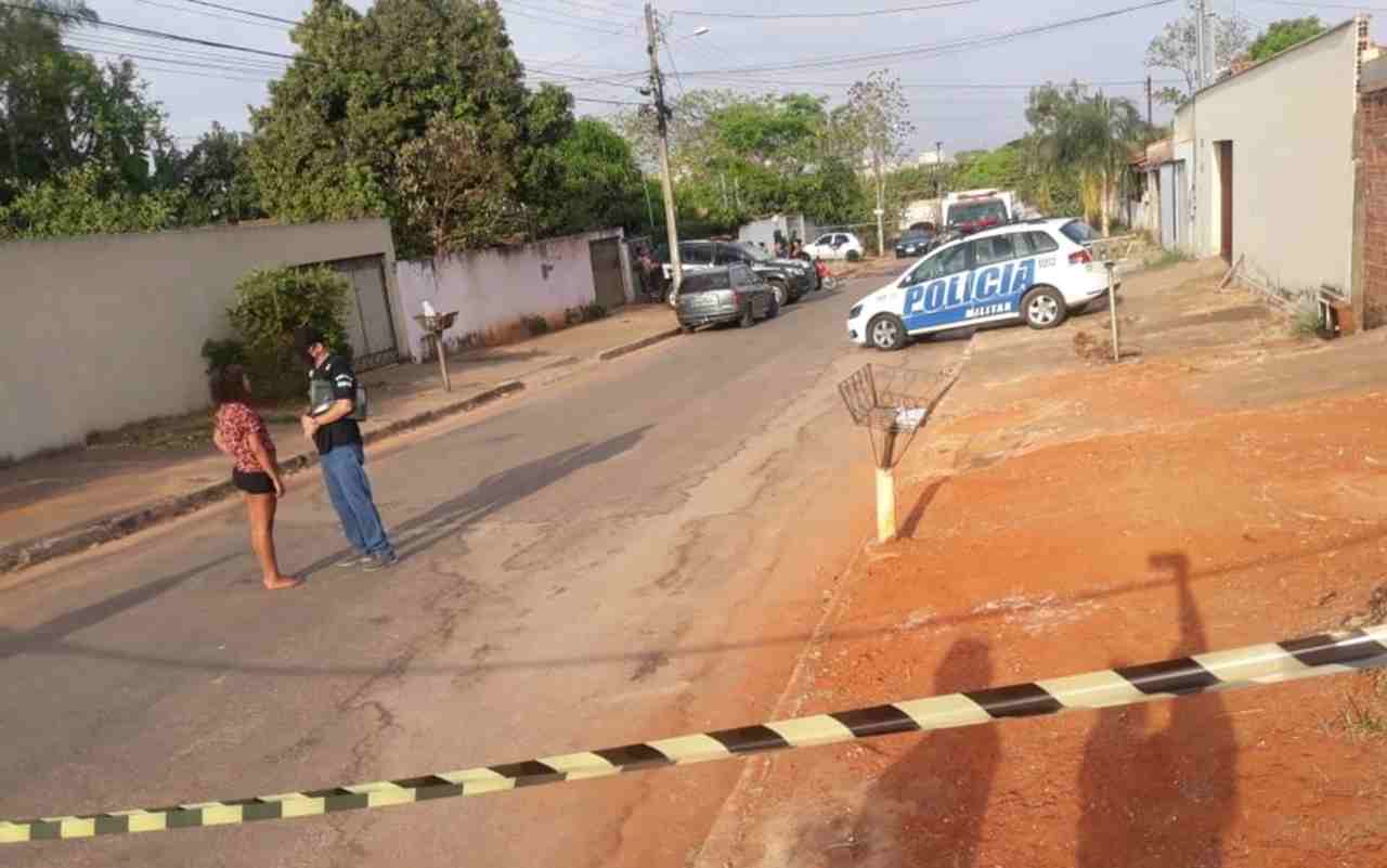 rapaz perfurado agulha narguilé