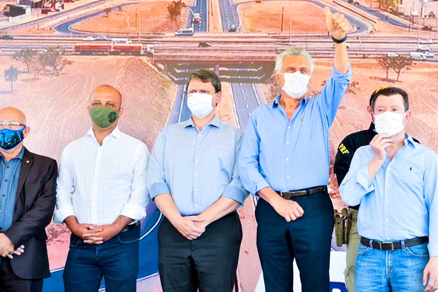 Professor Alcides, Major Vitor Hugo, Tarcísio Freitas, Ronaldo Caiado e José Nelto | Fotos: Cristiano Borges e Júnior Guimarães
