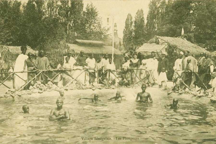Simulação de vila senegalesa na Feira Mundial de Bruxelas, Bélgica, em 1958 | Foto: Reprodução