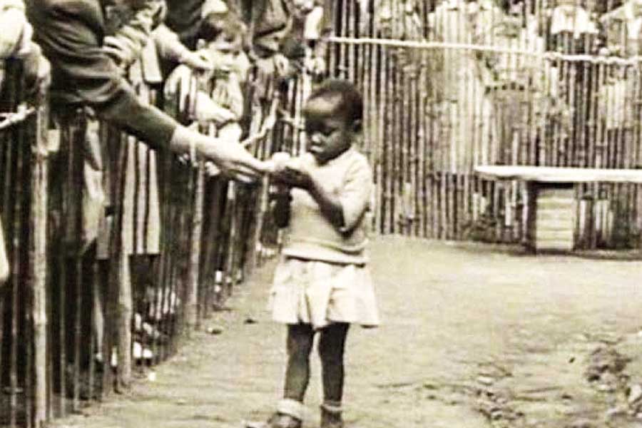 Zoológicos humanos eram uma realidade até pouco tempo atrás. Exemplo disso é a imagem, tirada em 1968, na Bélgica | Foto: Reprodução